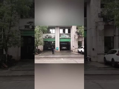 لقد قام فني كولون بتثبيت وتشغيل غسالة سيارات من طراز KL360-1